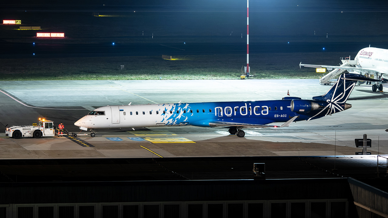 ES-ACC Nordica (Xfly) Canadair CRJ900