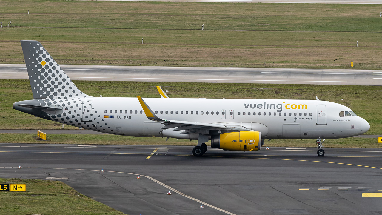 EC-MKM Vueling Airbus A320-200/S