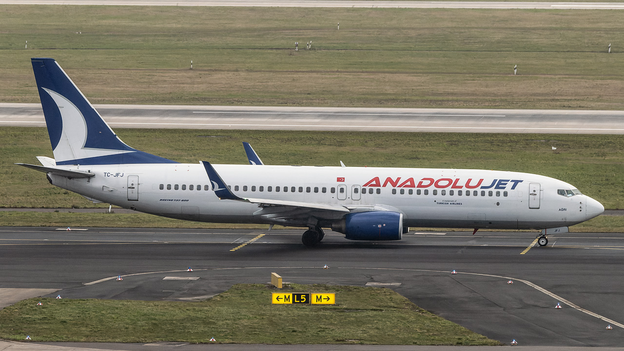 TC-JFJ AnadoluJet Boeing 737-800