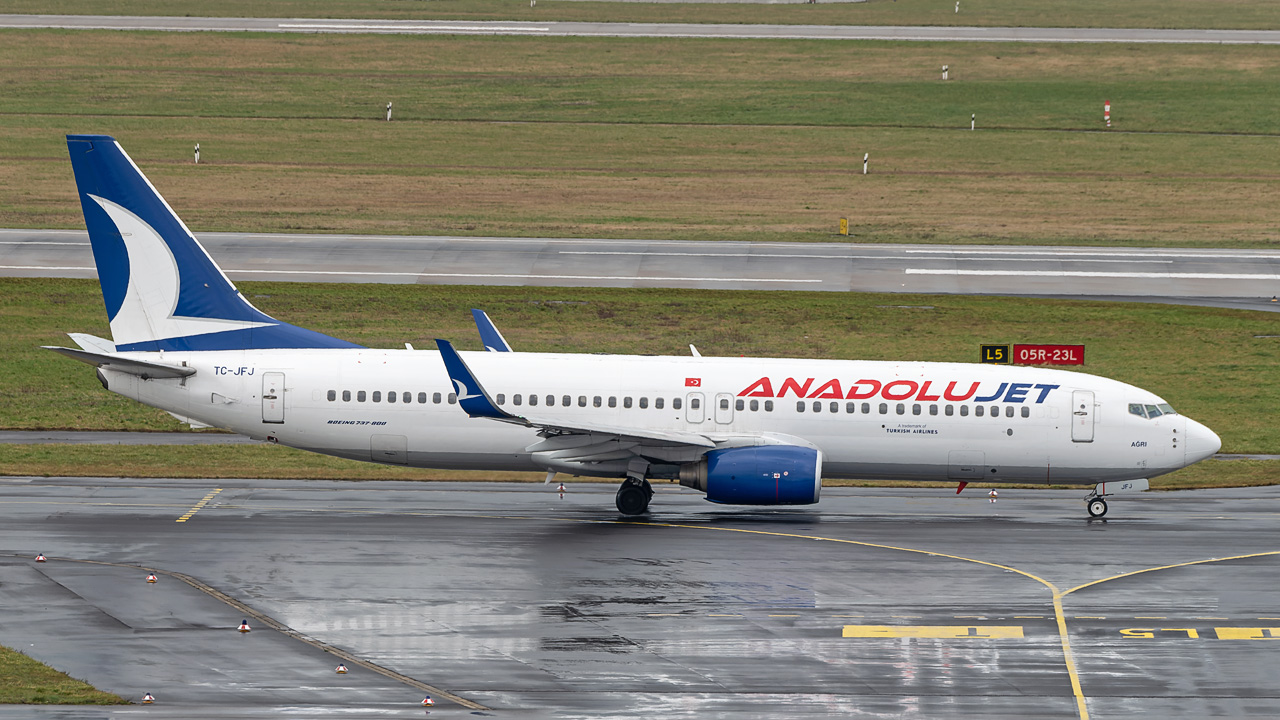 TC-JFJ AnadoluJet Boeing 737-800