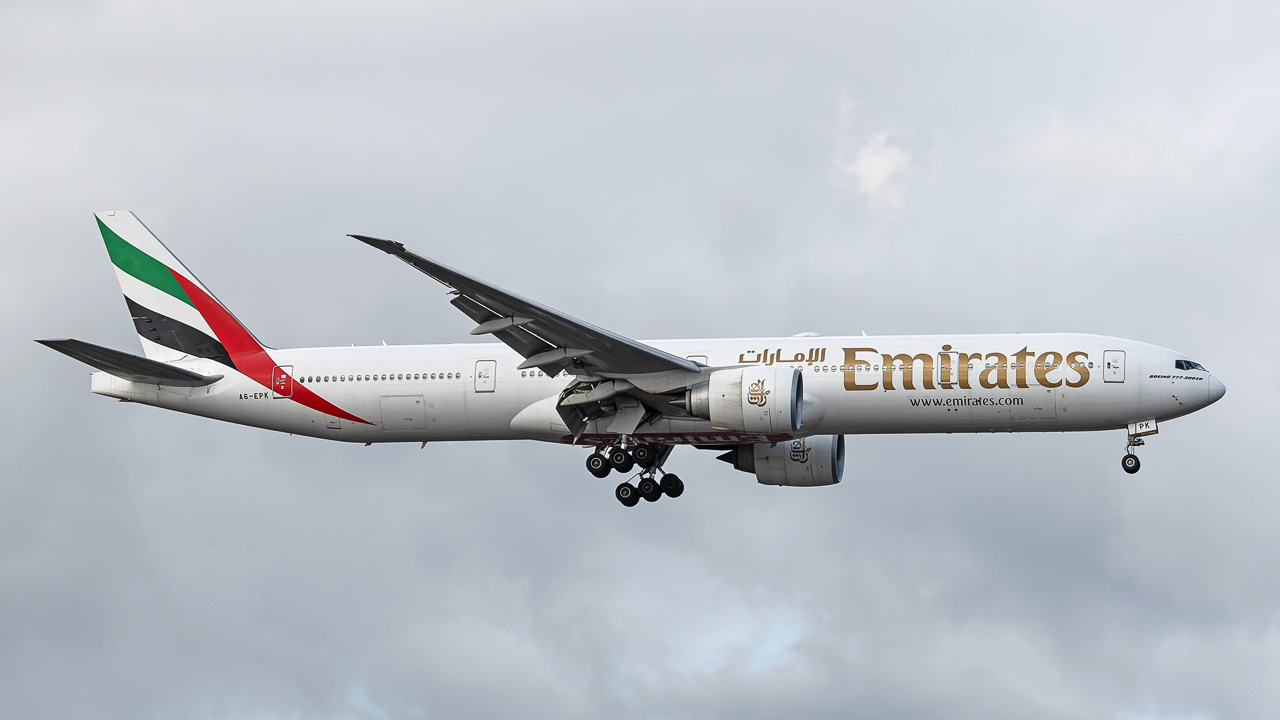 A6-EPK Emirates Boeing 777-300(ER)