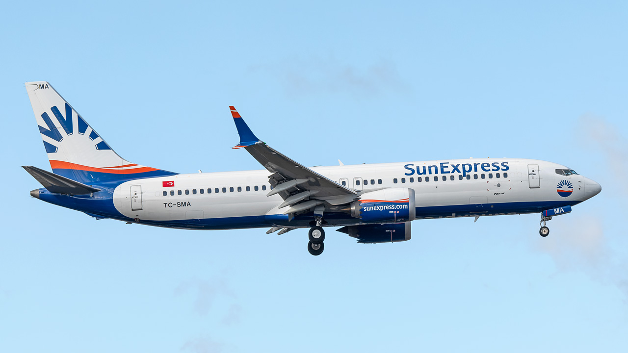 TC-SMA SunExpress Boeing 737 MAX 8