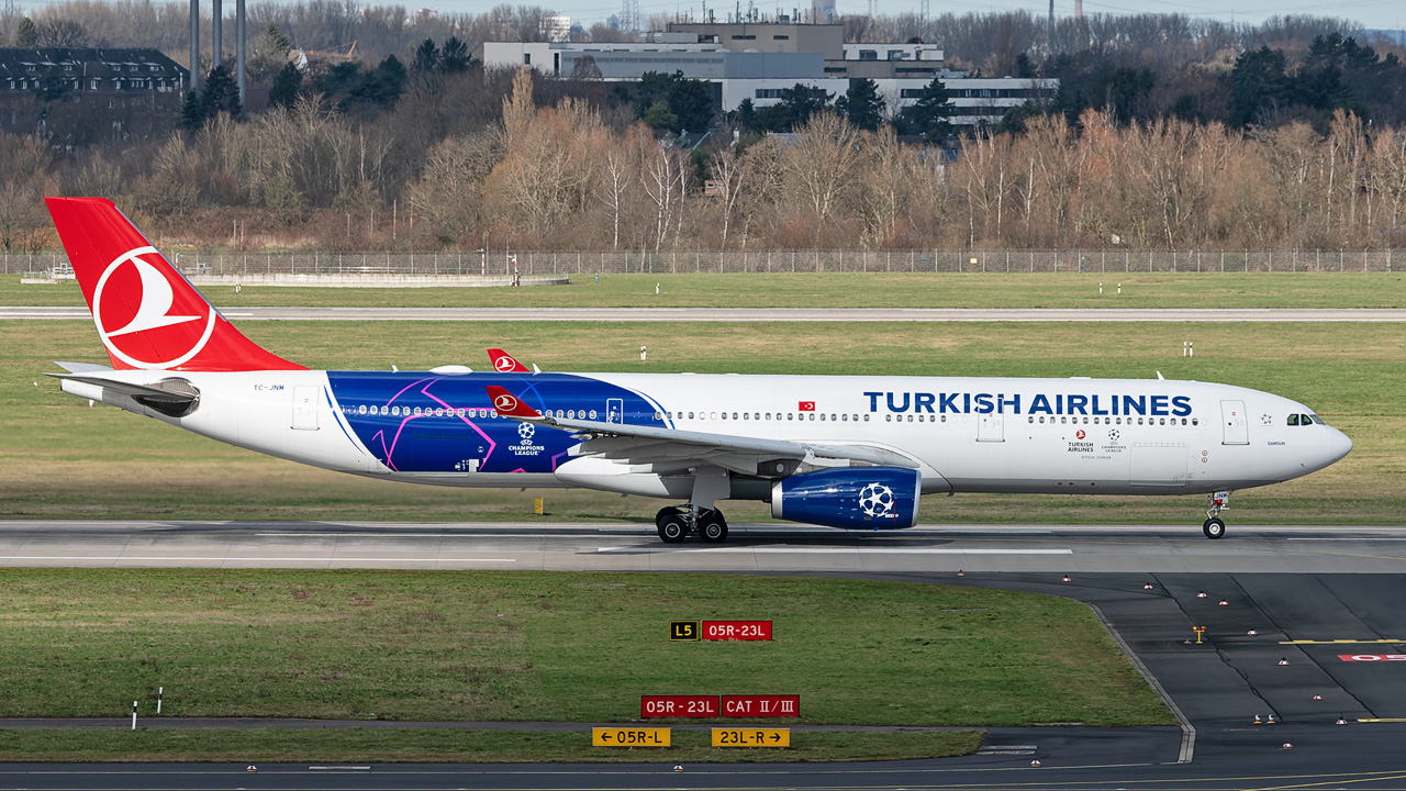 TC-JNM Turkish Airlines Airbus A330-300
