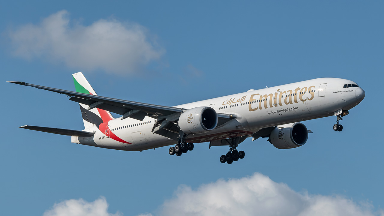 A6-EPS Emirates Boeing 777-300(ER)