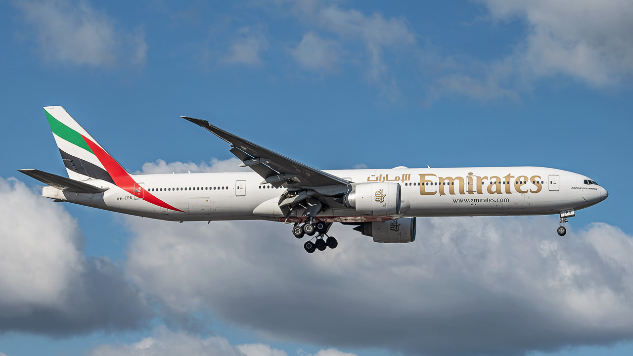 A6-EPS Emirates Boeing 777-300(ER)