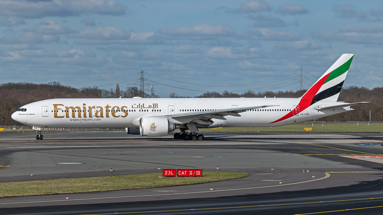 A6-ENK Emirates Boeing 777-300(ER)