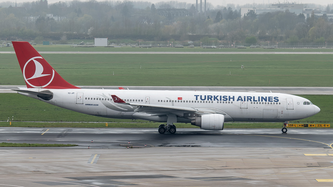 TC-JIT Turkish Airlines Airbus A330-200