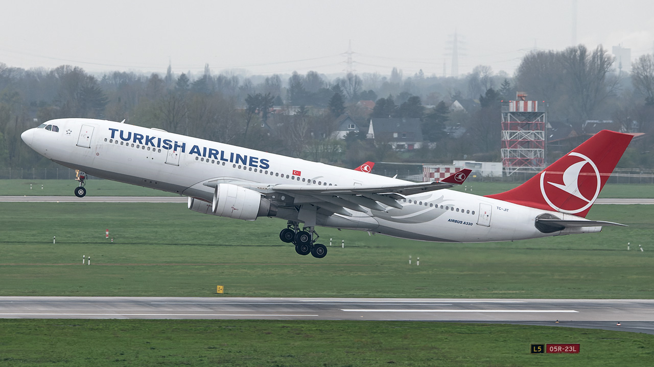 TC-JIT Turkish Airlines Airbus A330-200