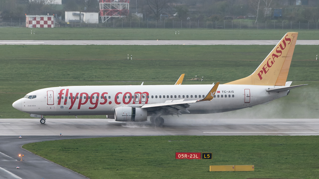 TC-AIS Pegasus Airlines Boeing 737-800