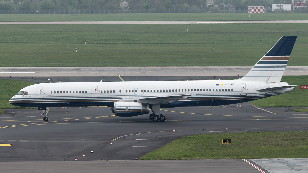EC-HDS Privilege Style Boeing 757-200
