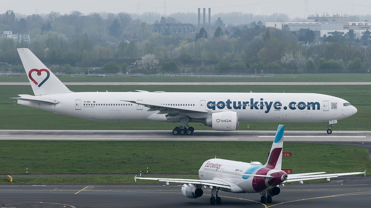 TC-MGG Mavi Gok Aviation Boeing 777-300(ER)