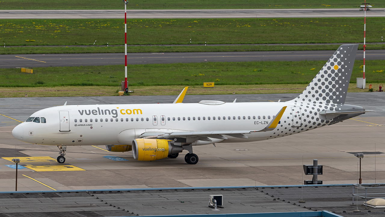 EC-LZN Vueling Airbus A320-200/S