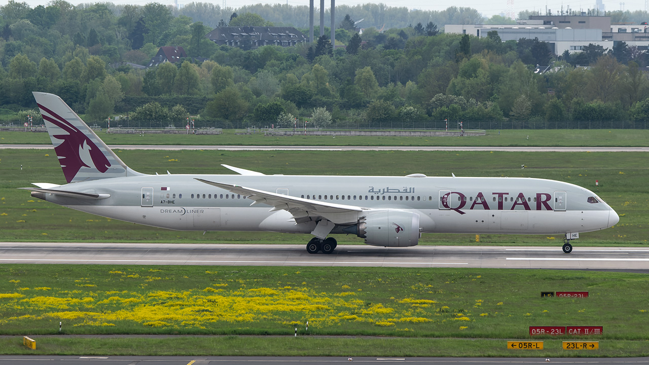 A7-BHE Qatar Airways Boeing 787-9 Dreamliner