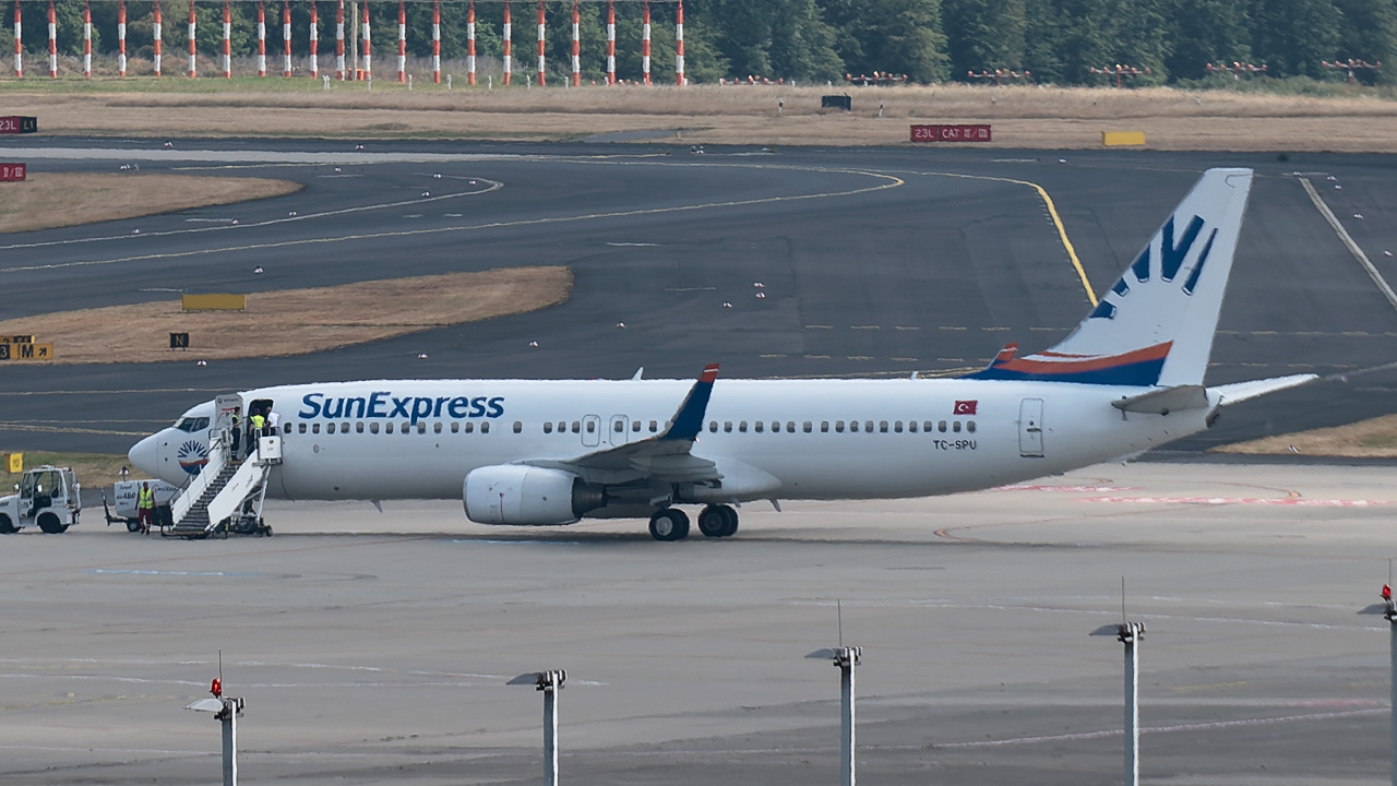 TC-SPU SunExpress Boeing 737-800