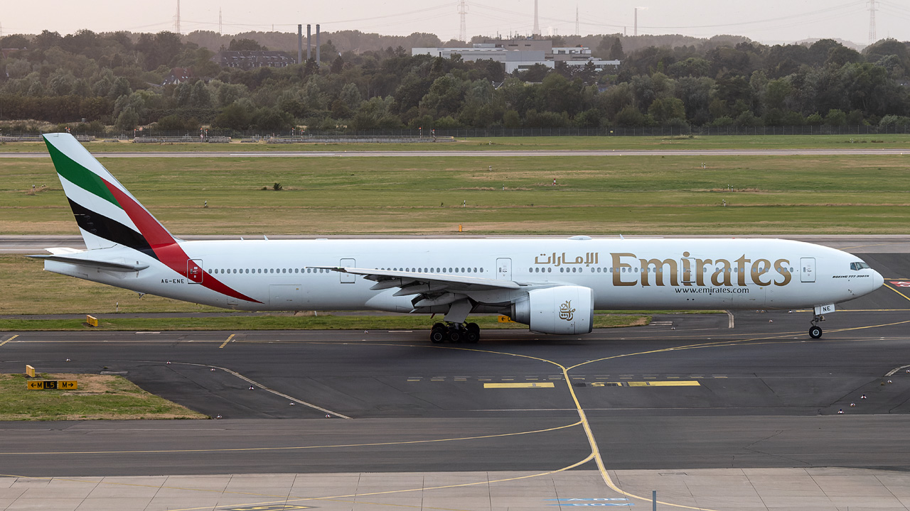 A6-ENE Emirates Boeing 777-300(ER)