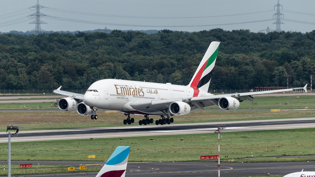 A6-EOW Emirates Airbus A380-800
