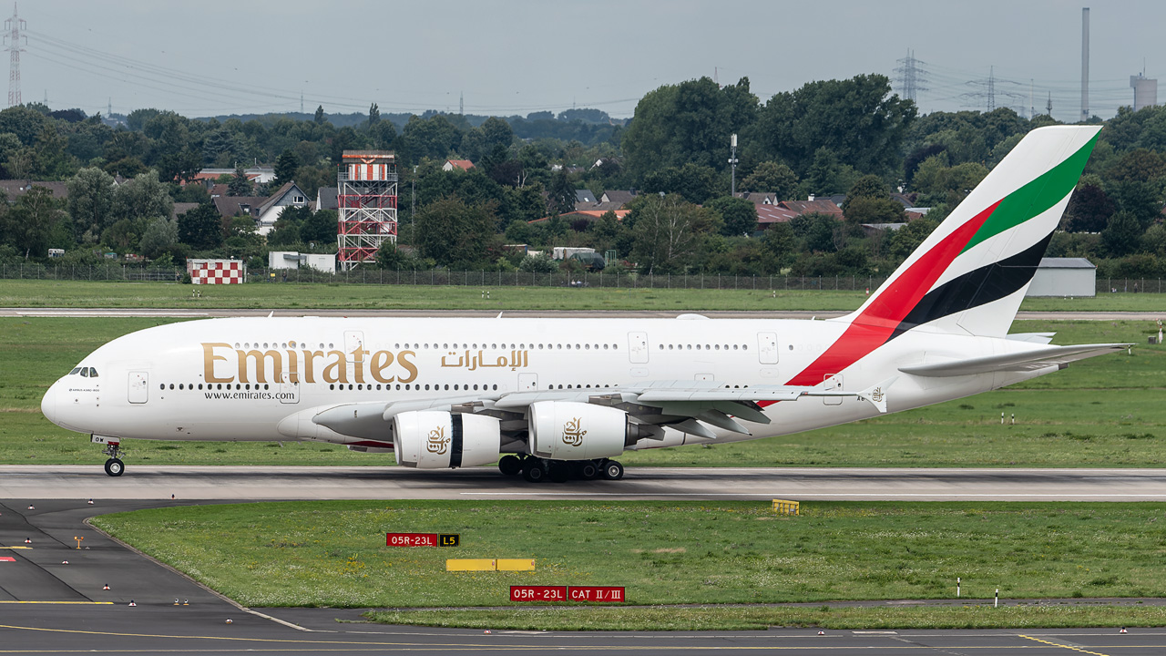 A6-EOW Emirates Airbus A380-800