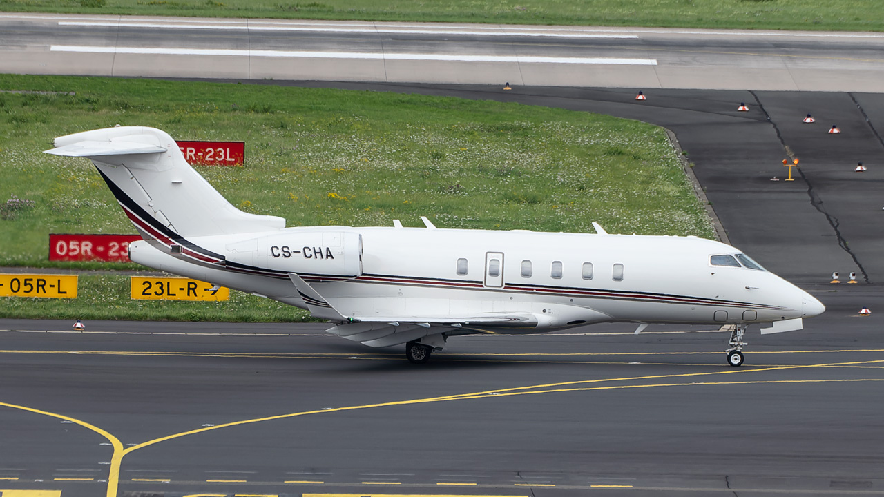 CS-CHA NetJets Europe Bombardier BD-100-1A10 Challanger 350