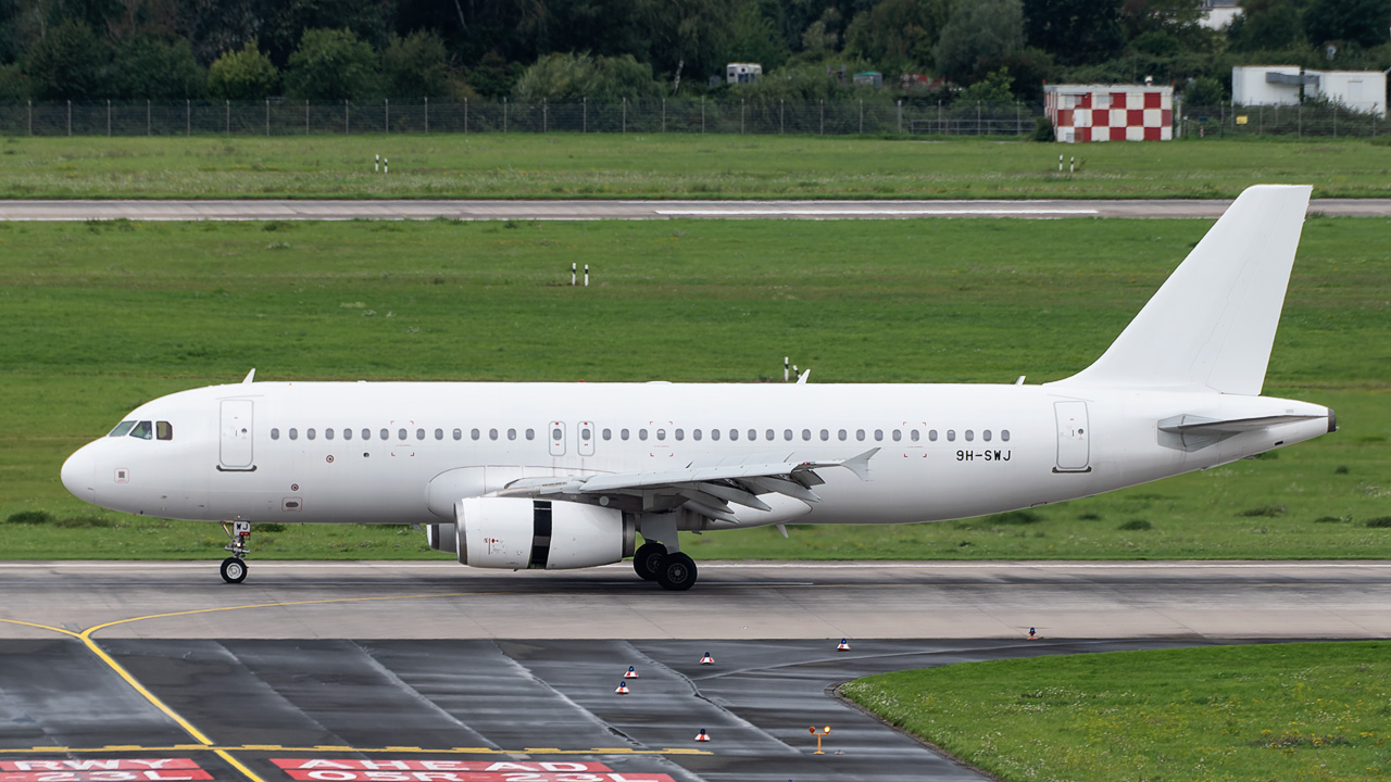 9H-SWJ Avion Express Malta Airbus A320-200