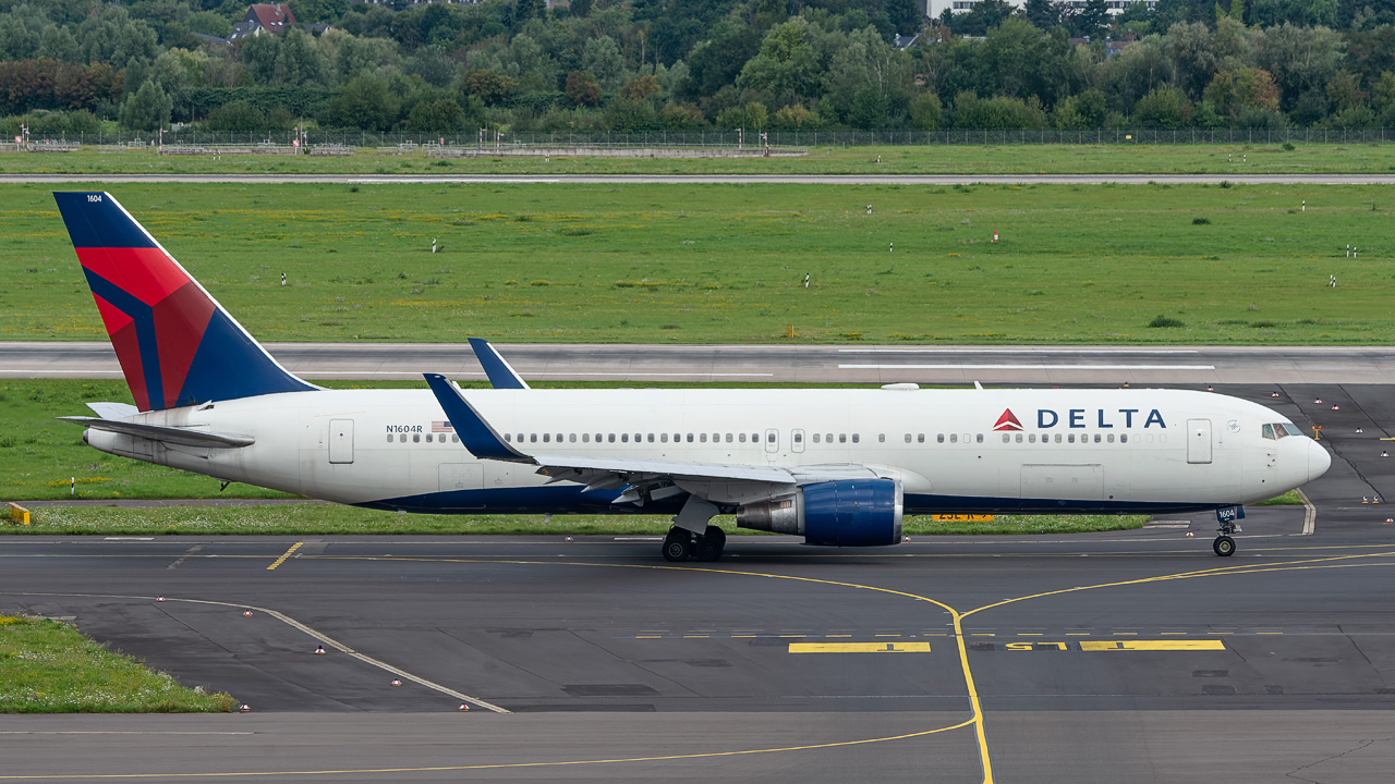 N1604R Delta Airlines Boeing 767-300(ER)