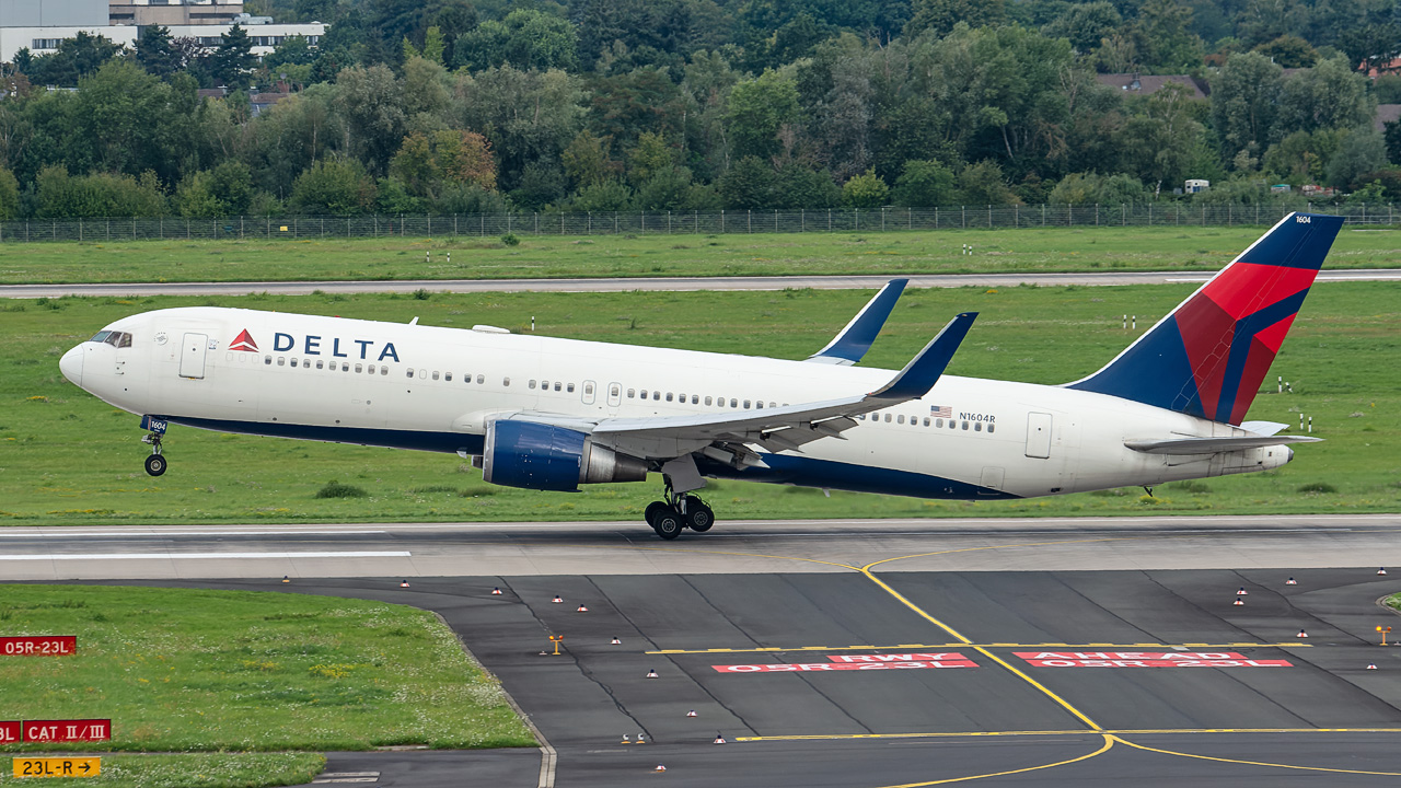 N1604R Delta Airlines Boeing 767-300(ER)