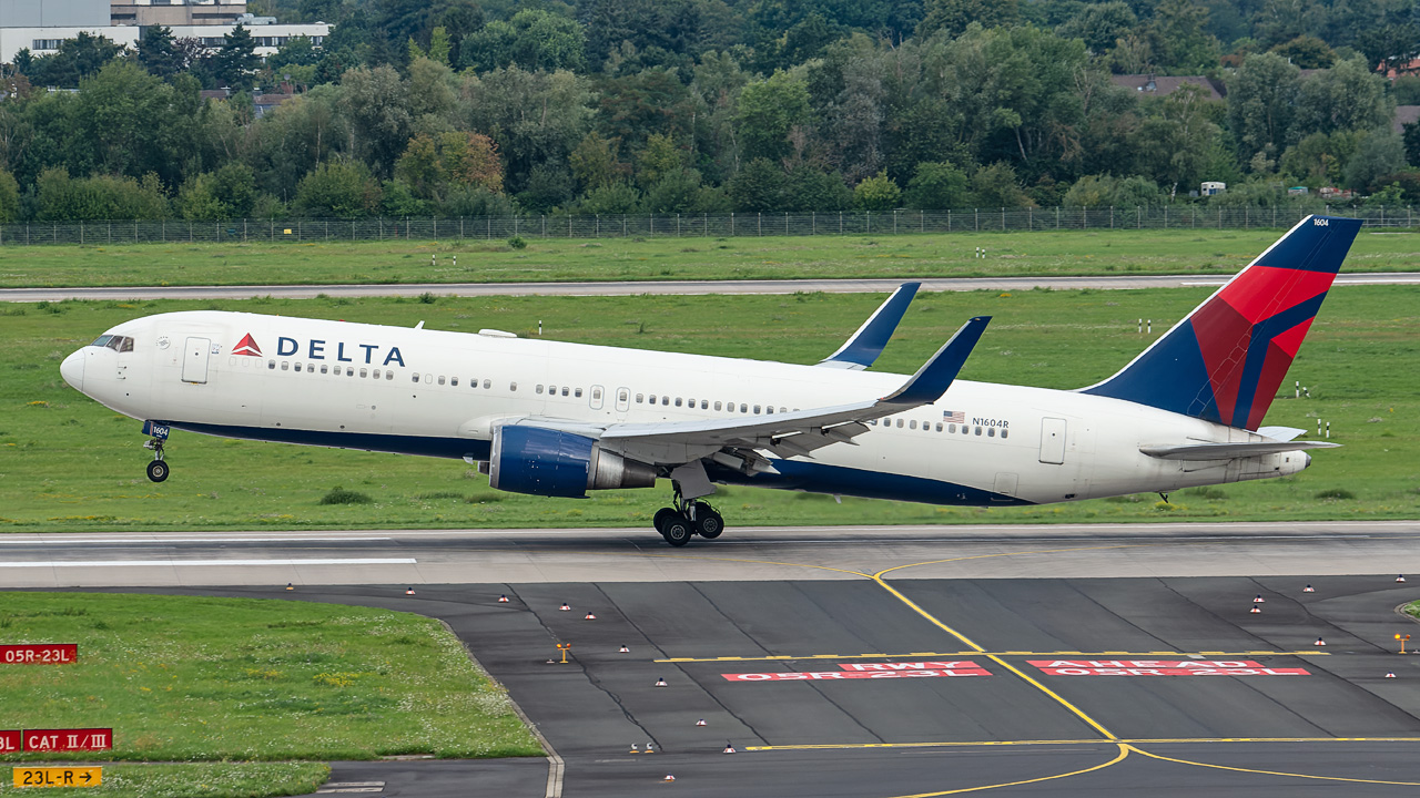 N1604R Delta Airlines Boeing 767-300(ER)
