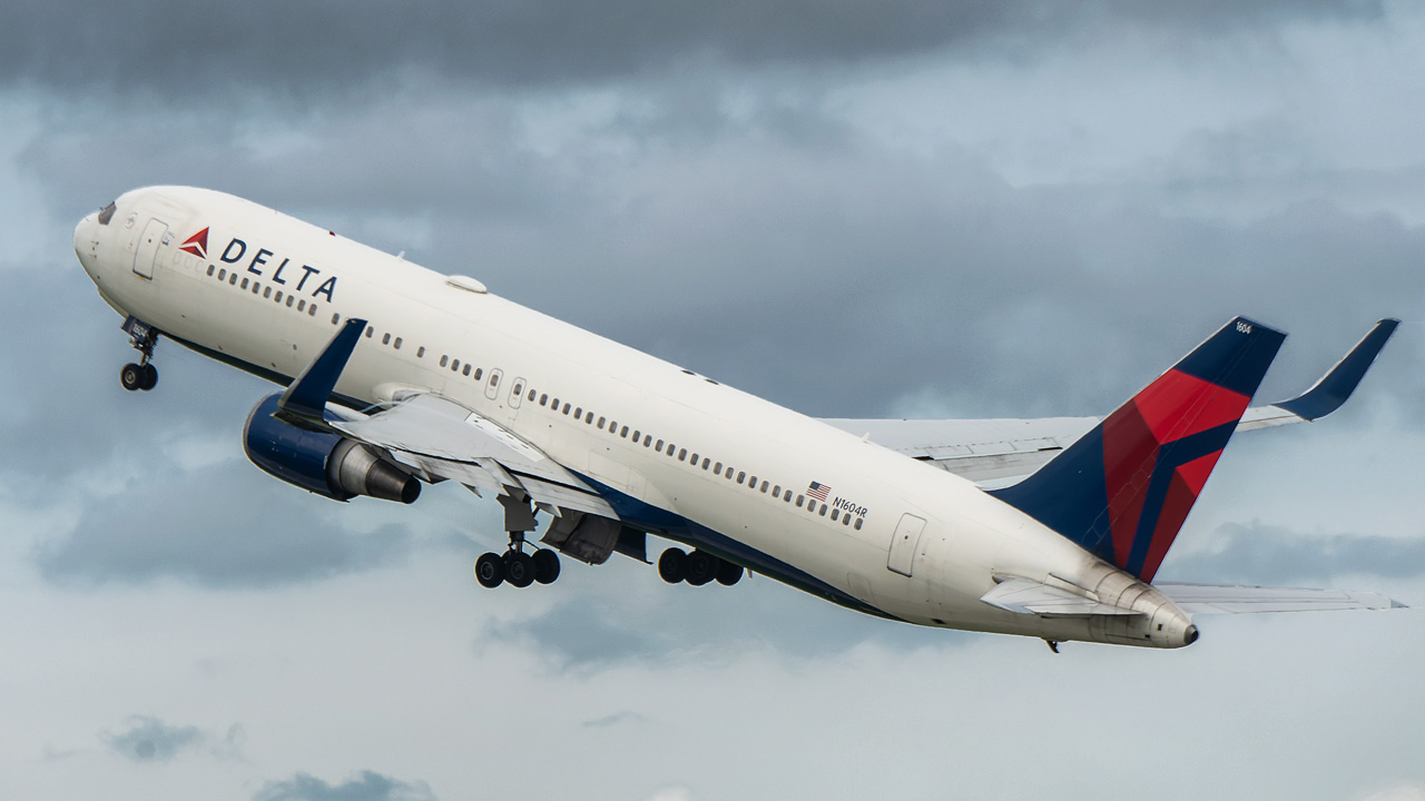 N1604R Delta Airlines Boeing 767-300(ER)