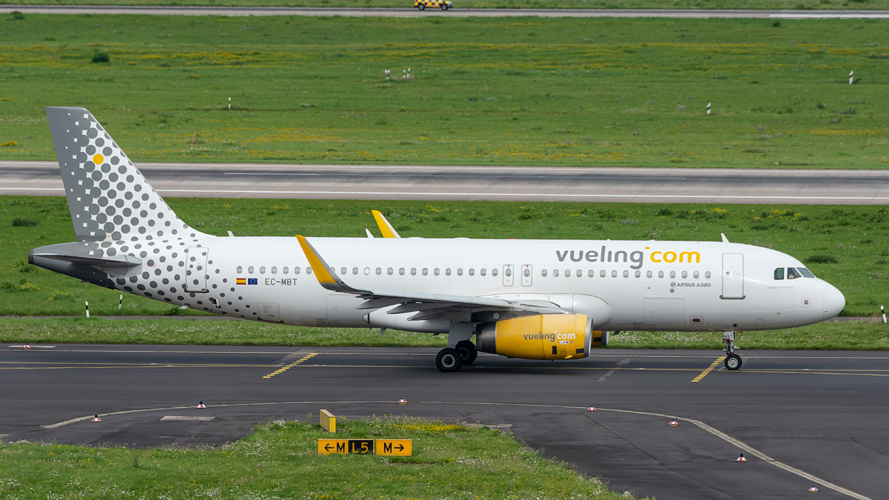 EC-MBT Vueling Airbus A320-200/S