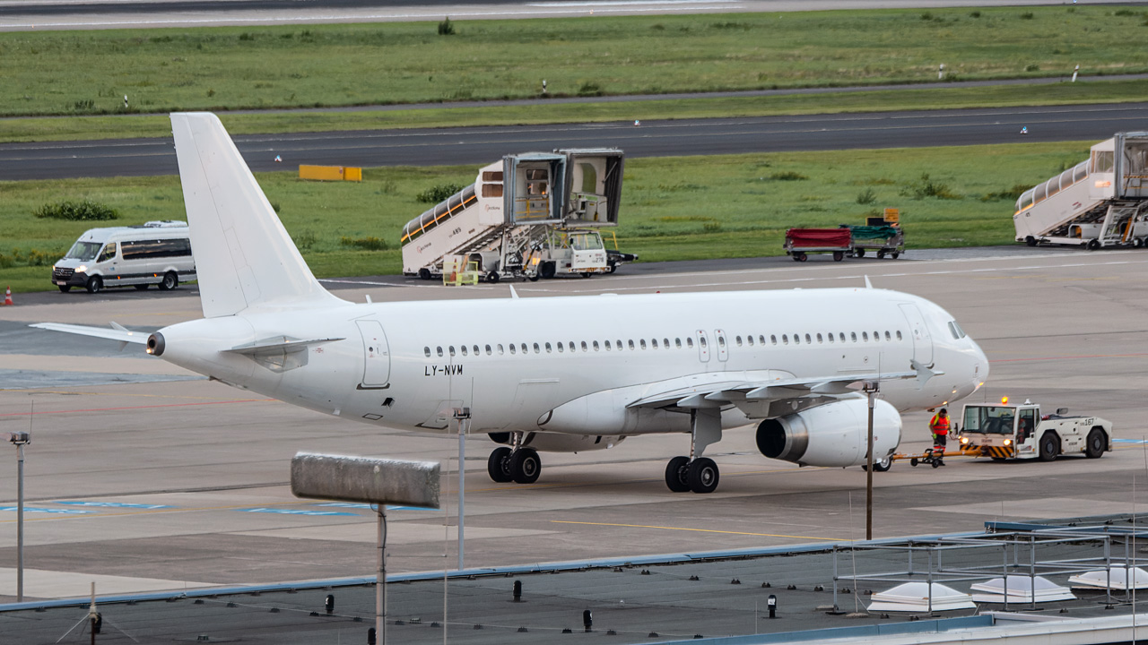 LY-NVM Avion Express Airbus A320-200