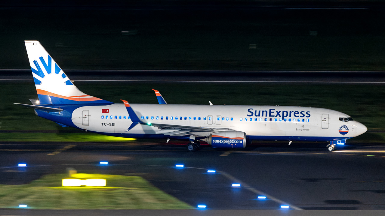 TC-SEI SunExpress Boeing 737-800