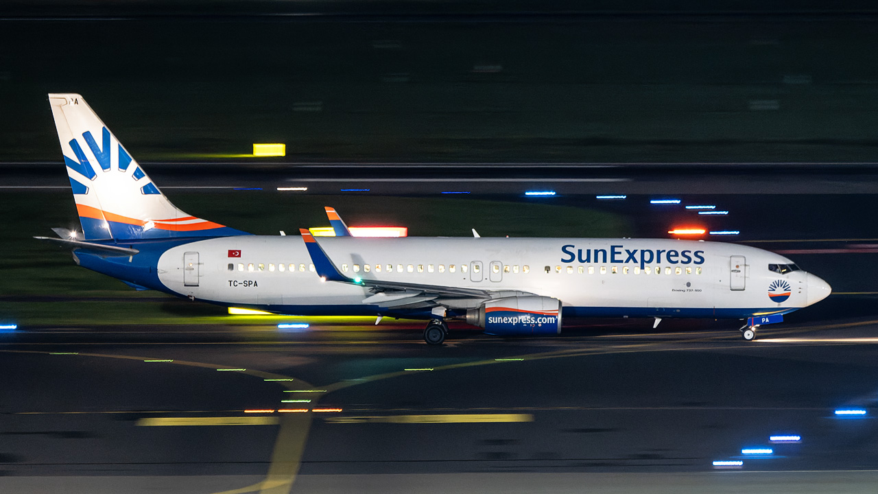 TC-SPA SunExpress Boeing 737-800