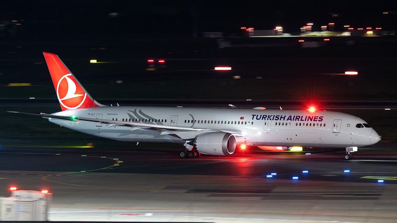 TC-LLT Turkish Airlines Boeing 787-9 Dreamliner