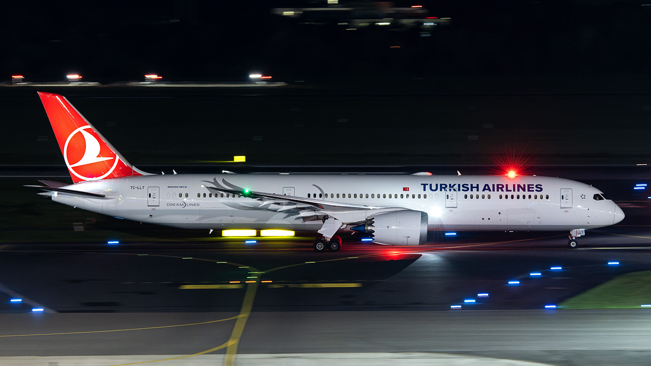TC-LLT Turkish Airlines Boeing 787-9 Dreamliner