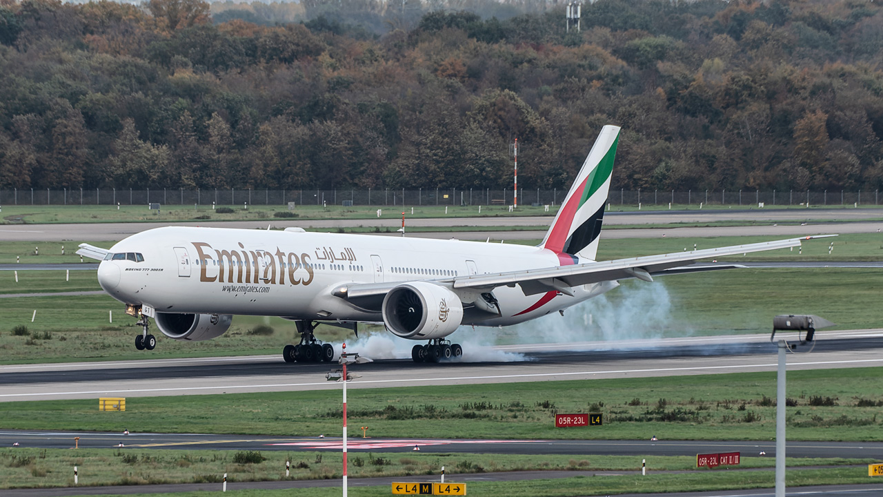 A6-EGT Emirates Boeing 777-300(ER)