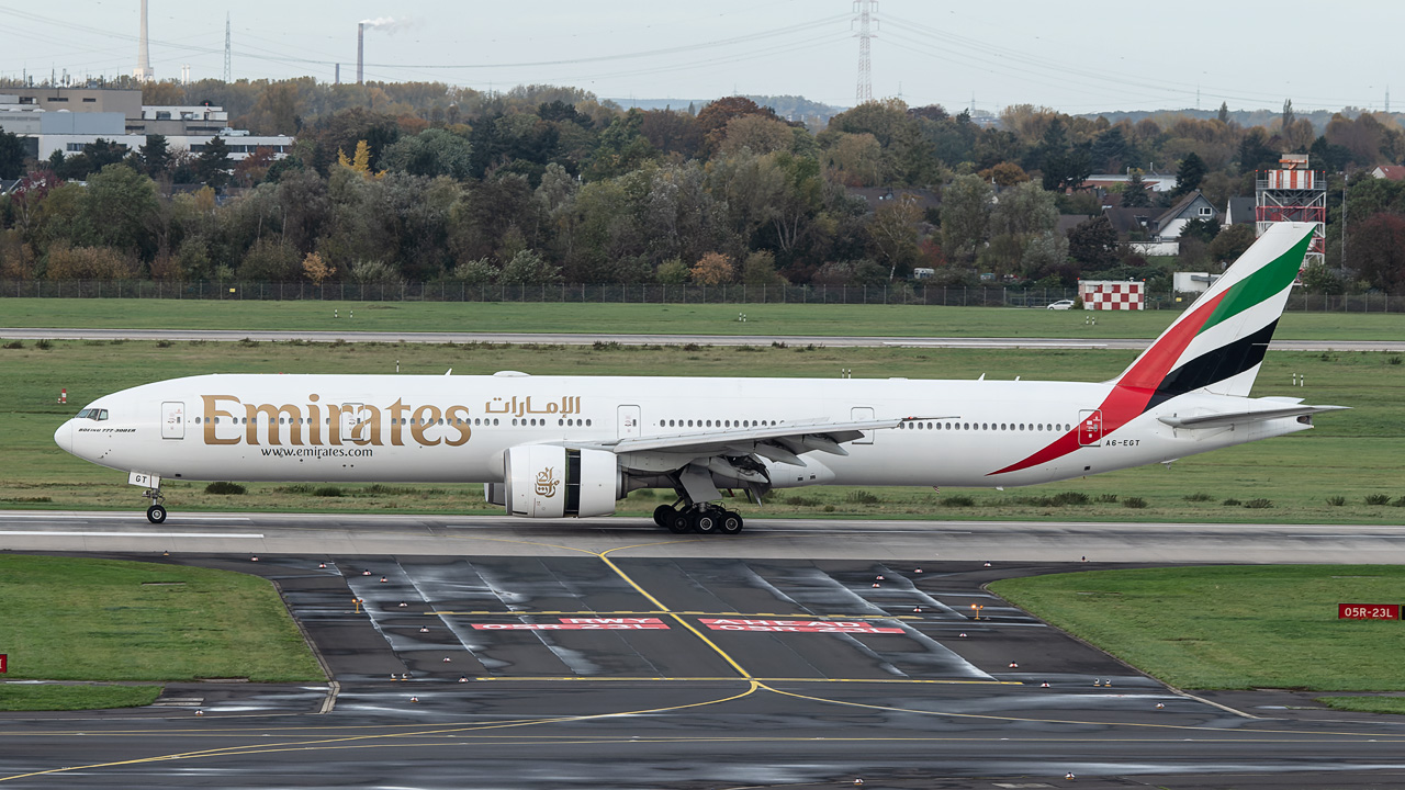 A6-EGT Emirates Boeing 777-300(ER)