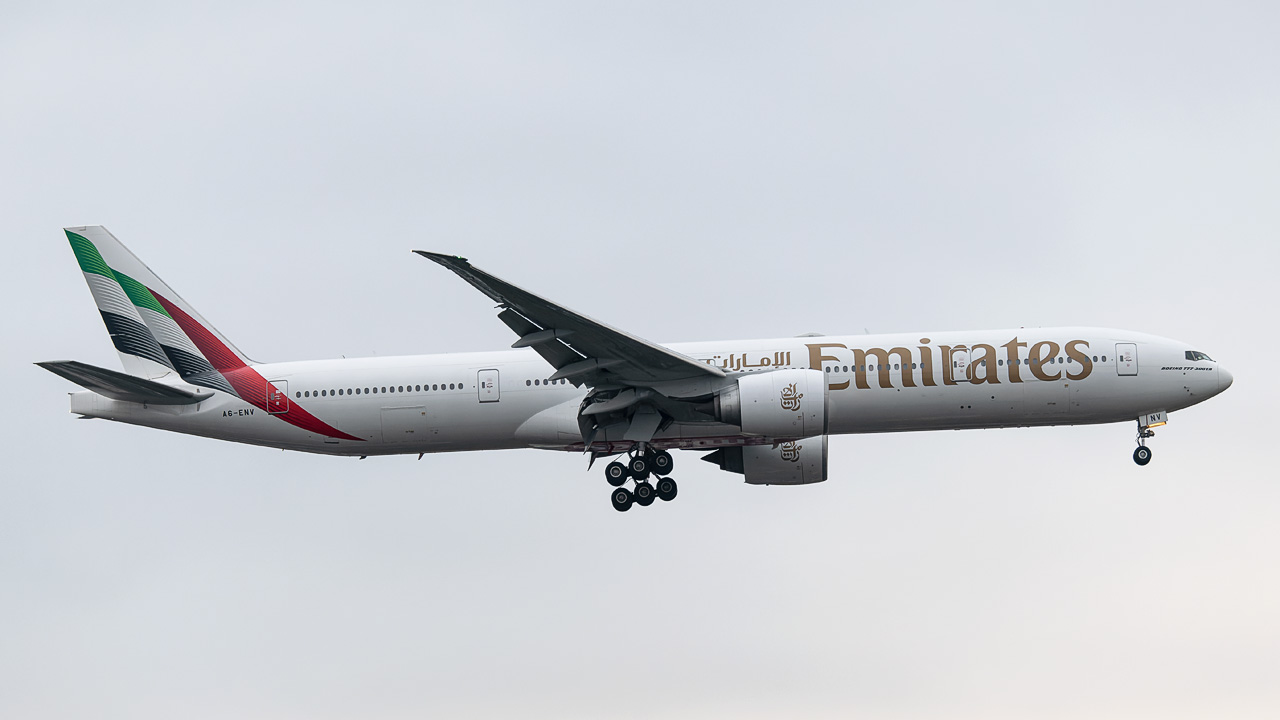 A6-ENV Emirates Boeing 777-300(ER)