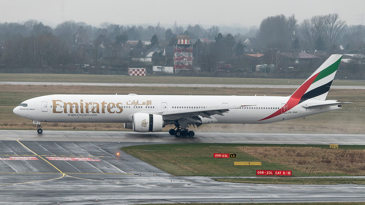 A6-ENK Emirates Boeing 777-300(ER)
