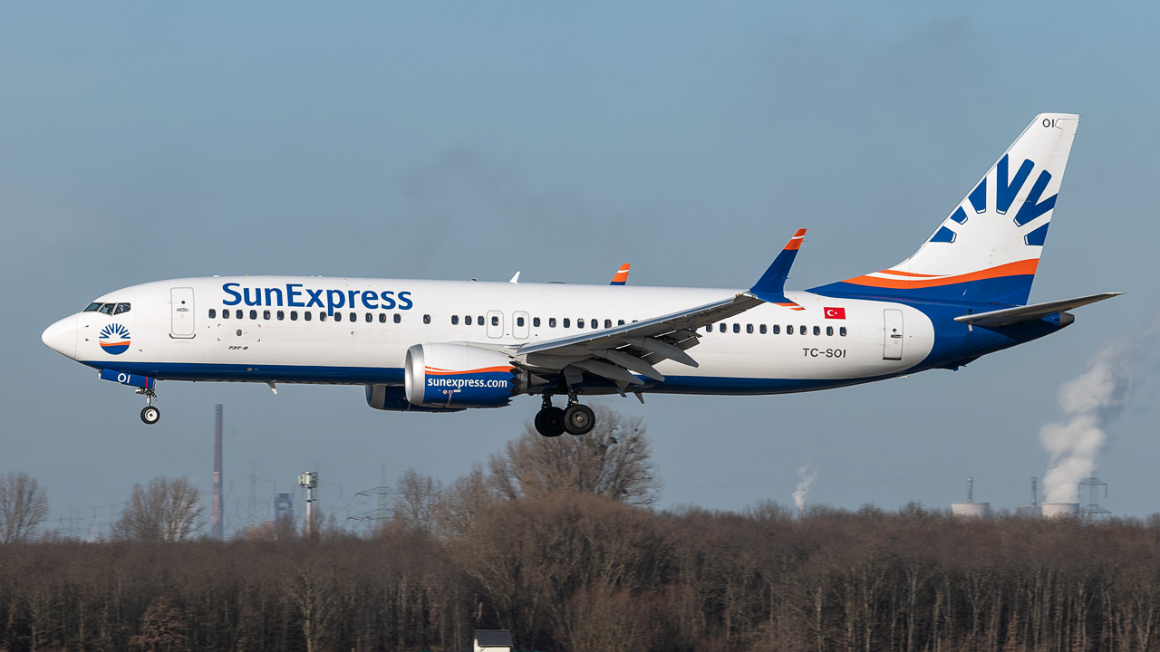 TC-SOI SunExpress Boeing 737 MAX 8