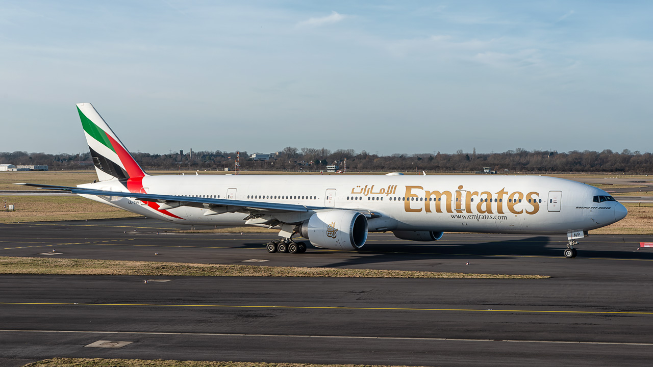 A6-ENP Emirates Boeing 777-300(ER)