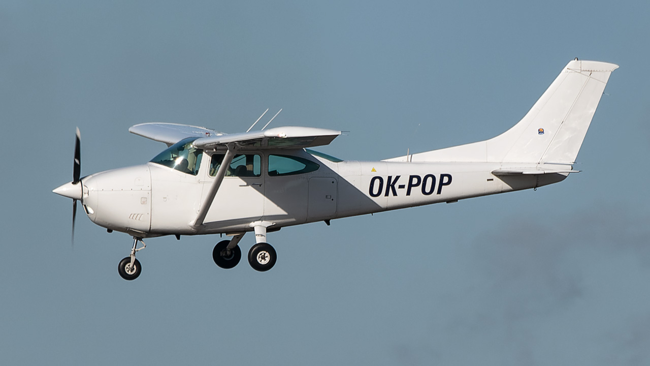 OK-POP Reims-Cessna F182Q Skylane