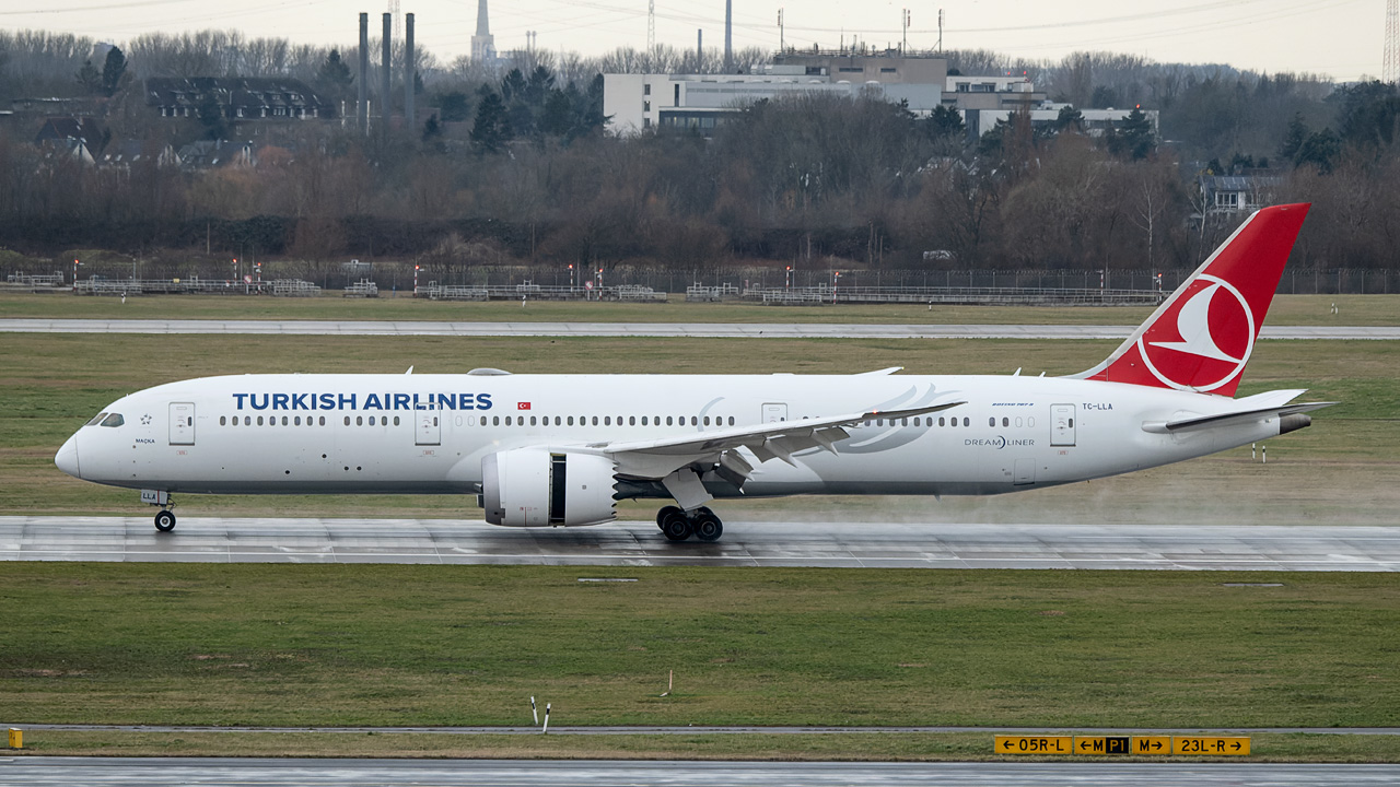TC-LLA Turkish Airlines Boeing 787-9 Dreamliner