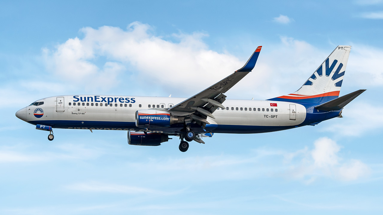 TC-SPT SunExpress Boeing 737-800