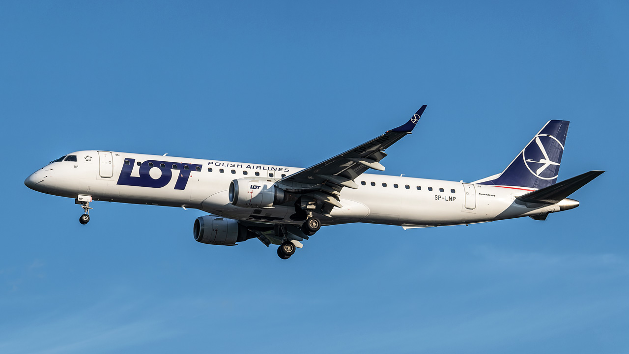 SP-LNP LOT Polish Airlines Embraer ERJ-195