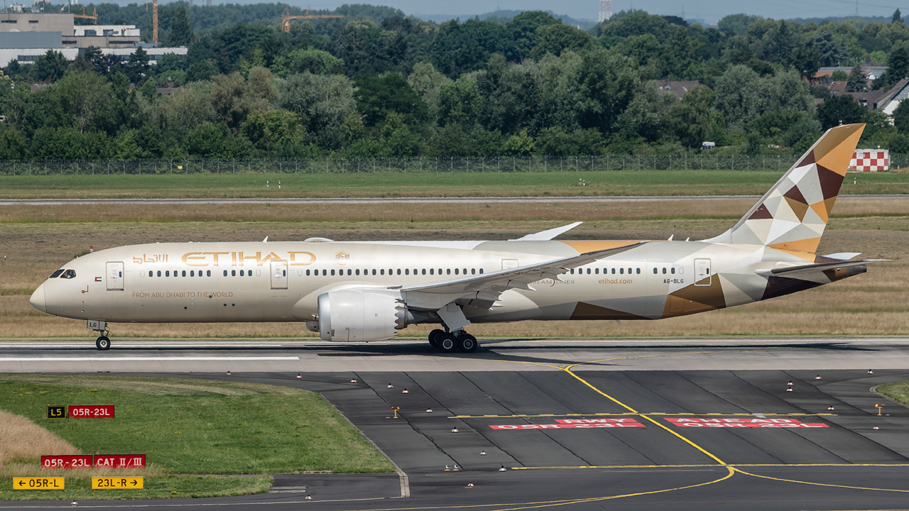 A6-BLG Etihad Airways Boeing 787-9 Dreamliner