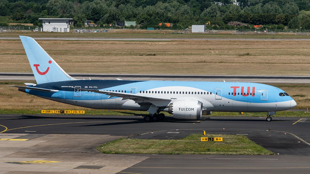 PH-TFL TUI Airlines Nederland Boeing 787-8 Dreamliner