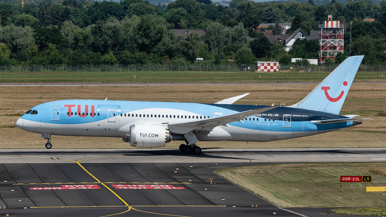 PH-TFL TUI Airlines Nederland Boeing 787-8 Dreamliner