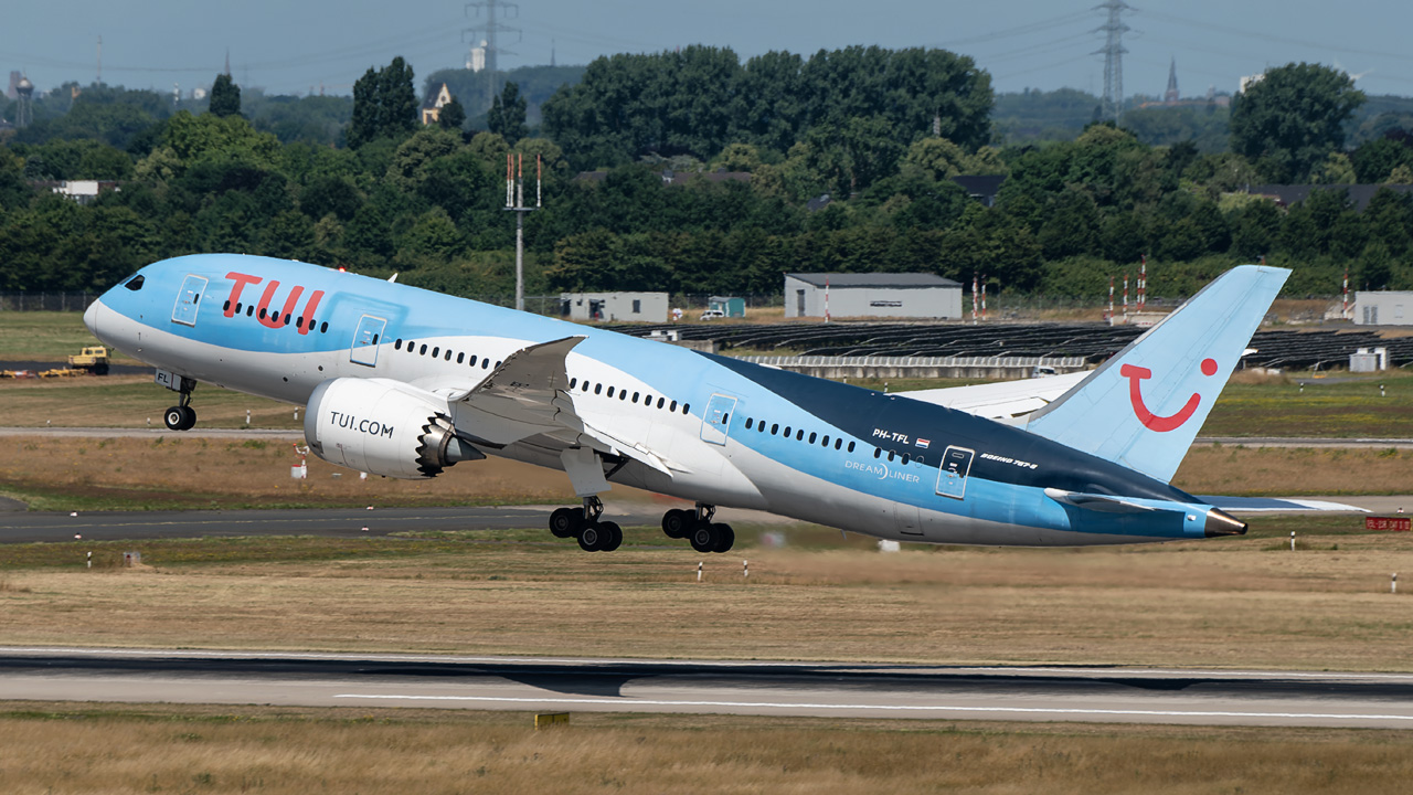 PH-TFL TUI Airlines Nederland Boeing 787-8 Dreamliner