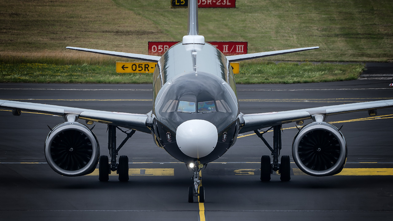 G-OATW Titan Airways Airbus A321-200neo