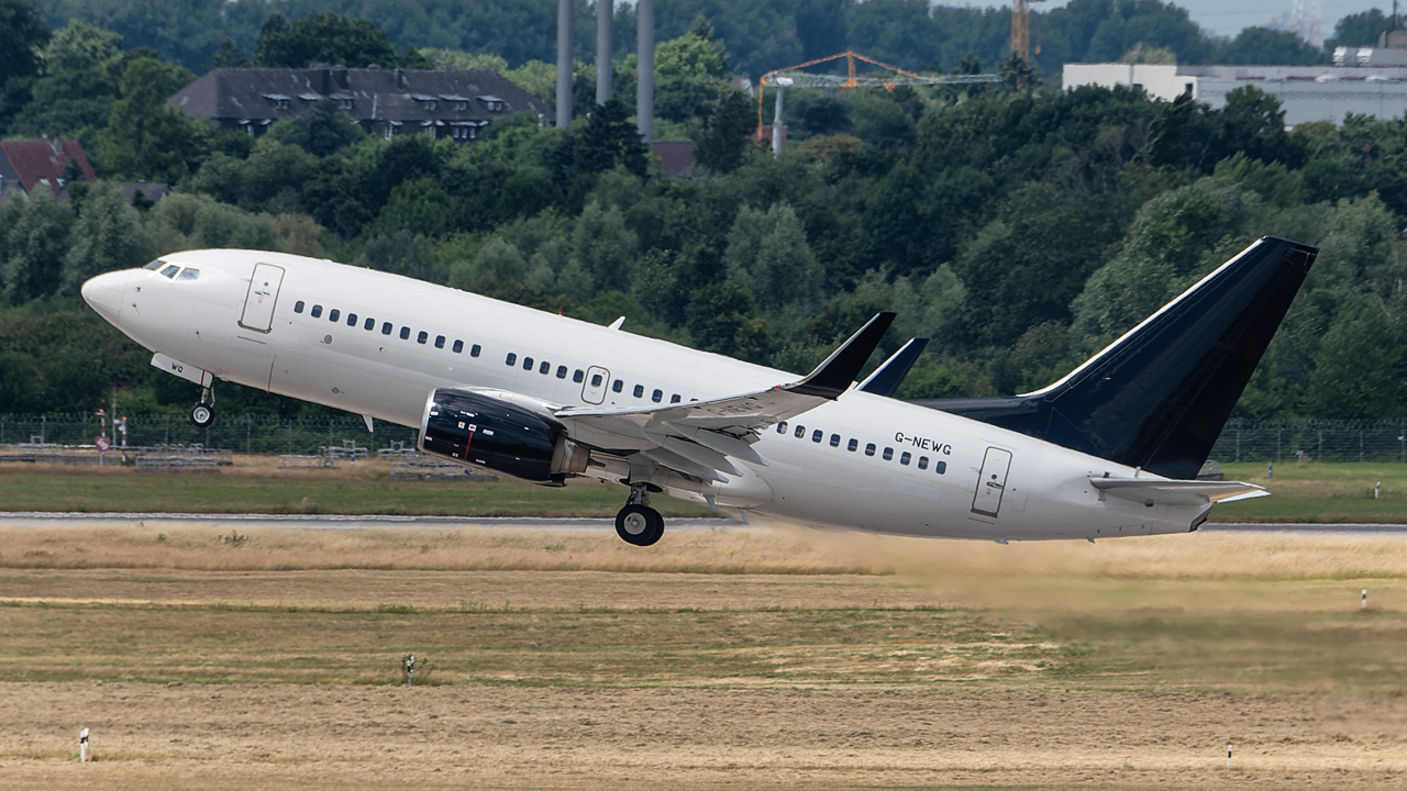 G-NEWG 2Excel Aviation Boeing 737-700