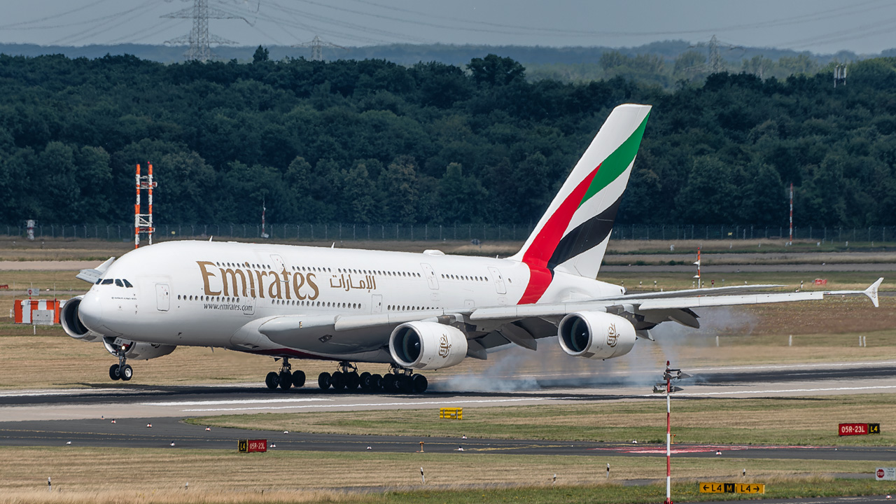 A6-EOS Emirates Airbus A380-800